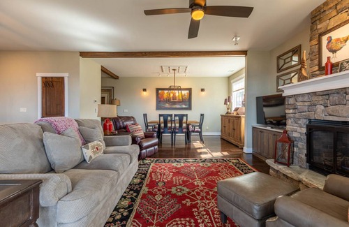 Lenoir Condo | Condo ∙ 3 bedrooms ∙ 8 guests