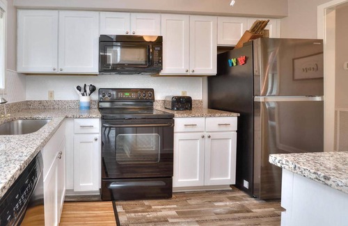 Caswell Beach Condo | Condo ∙ 3 bedrooms ∙ 8 guests