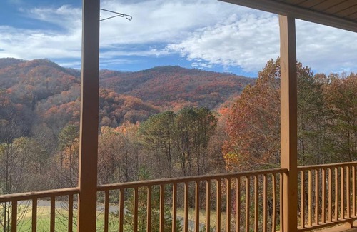 Whittier House | Condo with Stunning Mountain and 6th Green views near Harrahs Cherokee Bryson City