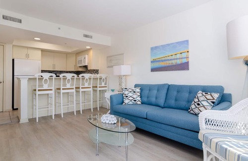 Wrightsville Beach Condo | Convenient 1BR Condo Steps from Johnnie Mercer’s