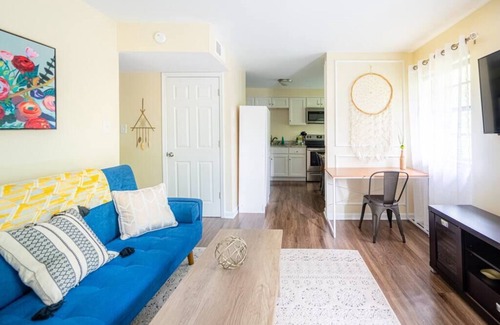 Durham Apartment | ★Cool Crib ★ King Bed ★ Long Term Stays ★ Duke★