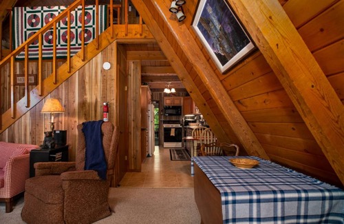 Brevard Cottage | Cottage ∙ 3 bedrooms ∙ 8 guests