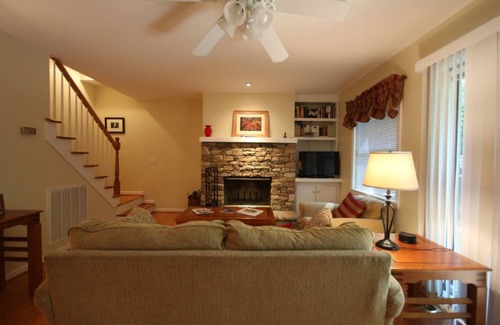 Brevard Cottage | Cottage ∙ 3 bedrooms ∙ 6 guests