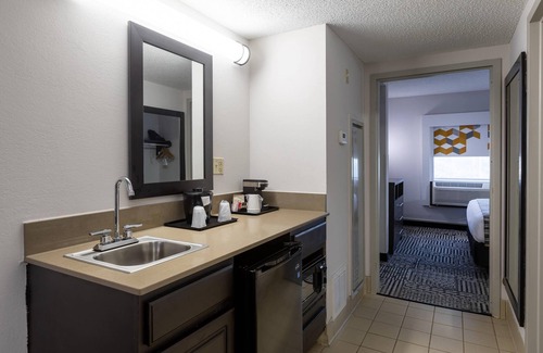 Huntersville Hotel | Country Inn & Suites by Radisson, Lake Norman Huntersville, NC
