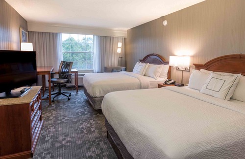 Chapel Hill Hotel | Courtyard Chapel Hill
