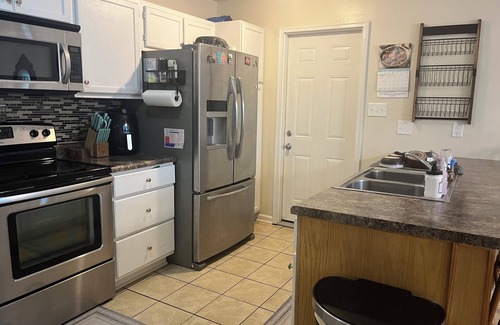 South View House | Cozy 3-bedroom cottage in Hope Mills