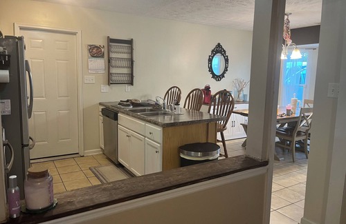 South View House | Cozy 3-bedroom cottage in Hope Mills