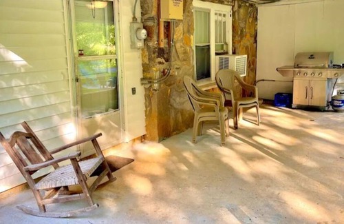 Qualla House | Cozy Antique Style Farmhouse in Cherokee