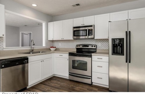 Westover House | Cozy cottage feel, 5 mins from Ft. Bragg