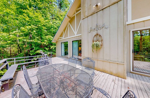 Lake Sequoyah House | Cozy mountain home with foosball, ping-pong, private deck & wood-burning firepla