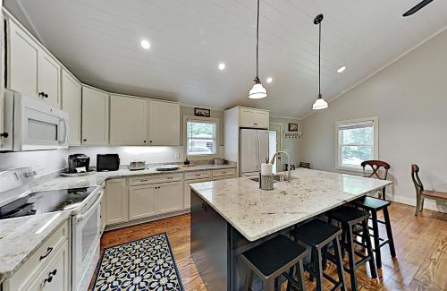Flat Rock House | Cozy Pines
