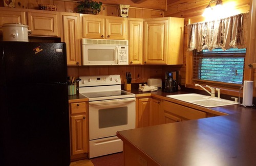 Maggie Valley Cabin | Crazy Wolf is a cozy 2 bedroom cabin close to the heart of Maggie Valley, Hot Tub, WiFi, AC.