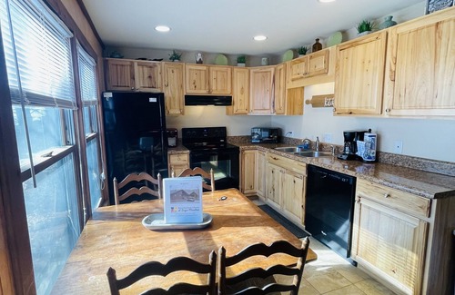 Sugar Mountain Condo | Creekside Condo Walking Distance to Slopes!