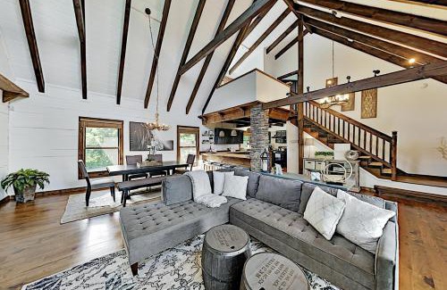 Royal Pines House | Crestwood Retreat