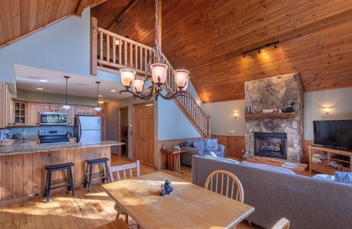Bryson City Cabin | Customer Appreciation Year! See Discount information in Ad