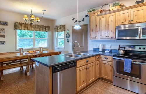 Sylva Cabin | Customer Appreciation Year! See Discount information in Ad