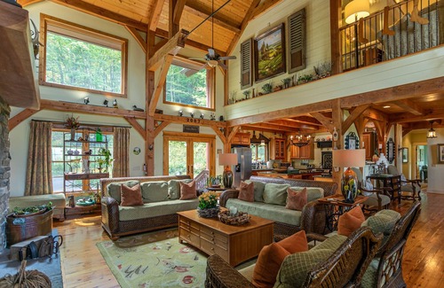 Banner Elk Cabin | D'Coys Nest- Secluded home on 4 acres, beautiful views, hot tub, fire pit