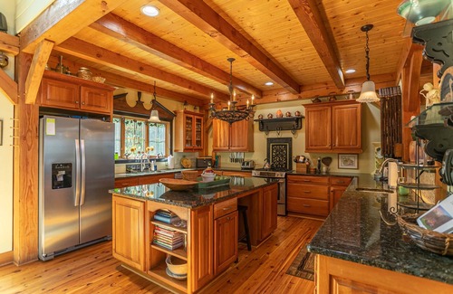 Banner Elk Cabin | D'Coys Nest- Secluded home on 4 acres, beautiful views, hot tub, fire pit