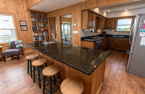 Duck House | D0272 Breakaway. Sanderling, Oceanfront, PETS OK, WiFi!
