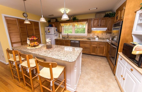 Duck House | D0310 Pappia. Charming & Well Maintained, Community Pool, 150 Yards to Beach!