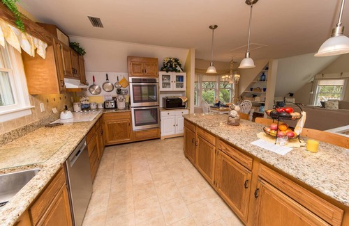 Duck House | D0310 Pappia. Charming & Well Maintained, Community Pool, 150 Yards to Beach!