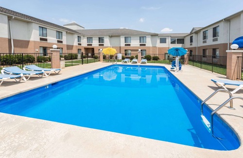 Yadkinville Hotel | Days Inn by Wyndham Yadkinville