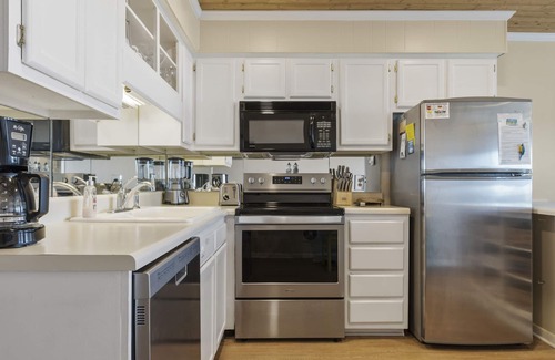 Morehead City Condo | DIRECT OCEANFRONT, UDPATED CONDO WITH AMAZING VIEWS!