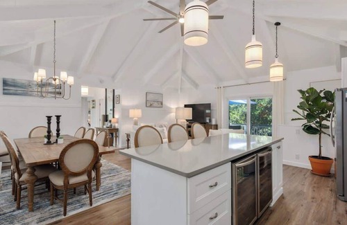 Southern Shores House | Dog Friendly, Hot Tub, Walk to Beach!
