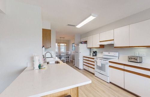 Buxton House | Dog-friendly townhouse with pool, ocean views, central AC, washer/dryer & patio