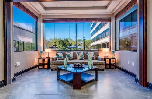 Executive Park Hotel | DoubleTree by Hilton South Charlotte Tyvola