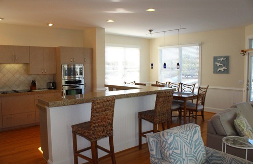 Manteo House | Drop a Line! - RV7 | Canal Front | Large Deck | Dock Space
