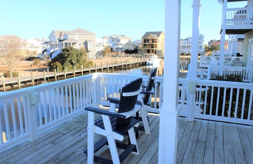 Manteo House | Drop a Line! - RV7 | Canal Front | Large Deck | Dock Space