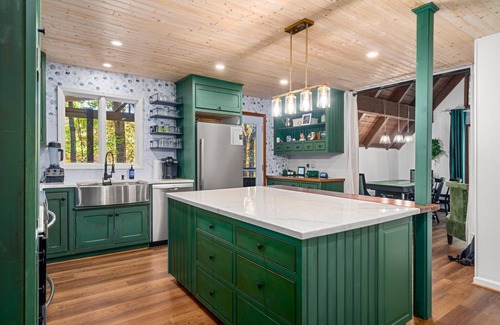 Brevard House | Escape to Our Charming A-Frame Retreat -Family Fun