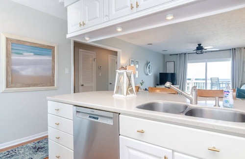Kure Beach Condo | Expansive views from top floor Ocean Dunes condo!