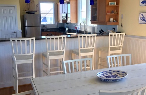 Bald Head Island House | Fab Ocean Views! Walk to beach! Sun & screened porches facing ocean. Both Clubs.