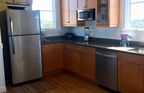 Bald Head Island House | Fab Ocean Views! Walk to beach! Sun & screened porches facing ocean. Both Clubs.