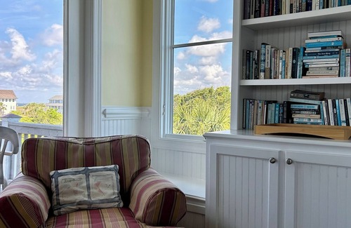 Bald Head Island House | Fab Ocean Views! Walk to beach! Sun & screened porches facing ocean. Both Clubs.