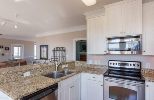 North Carolina Coast Condo | Fabulous Ocean Views-Elevator-3 BR 3 BA Entire Top floor!