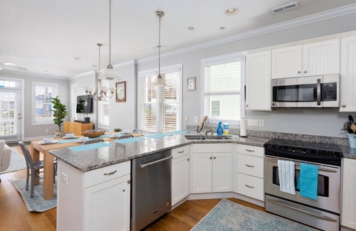 Wilmington Beach House | Family Ocean-View Retreat 4BR/3BA, Like Home!