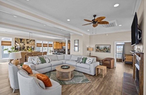 McCutcheon Field House | Fantasea #183 - 7 BD Oceanfront Home, Pet-Friendly w/Hot tub!