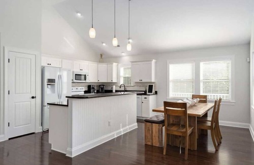Colington House | Flex Stays, Hot Tub, Steps to Sound!