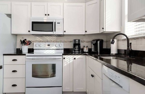 Colington House | Flex Stays, Hot Tub, Steps to Sound!