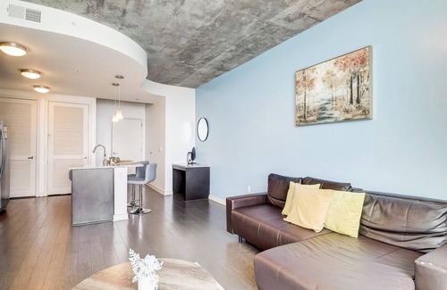 Charlotte Center City Apartment | Frontdesk | Breathtaking Uptown 1BR Apt w/ Parking