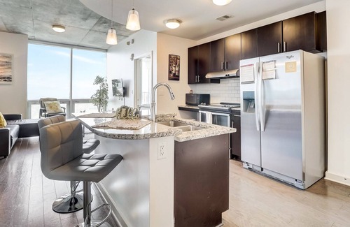 Charlotte Center City Apartment | Frontdesk | Breathtaking Uptown 1BR Apt w/ Parking