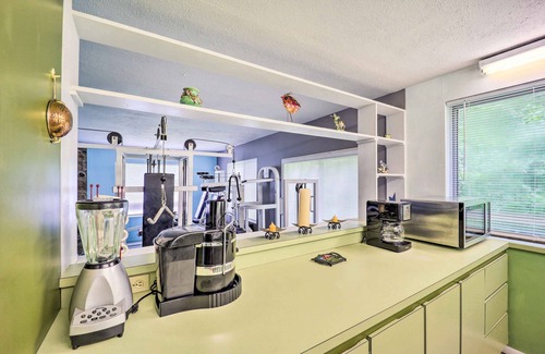 Frank Apartment | Furnished Deck + Home Gym: Bakersville Retreat!