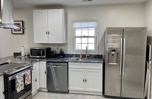 Wilmington House | Gorgeous Bungalow, near Cargo District & Downtown