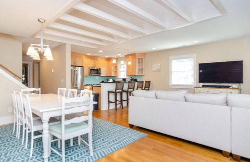 South End House | Gorgeous Home 1 Block from Ocean and Banks Channel