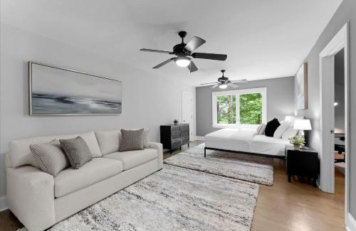 Mooresville House | Grand Bay w/Hot Tub, 440' Shoreline & Optional Boat Rental