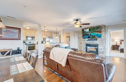 Banner Elk Condo | Grand Oaks RC4- Mountain Views, Echota on the Ridge Gated Resort, Indoor/Outdoor Pools and Hot Tu.