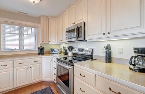 Banner Elk Condo | Grand Oaks RC4- Mountain Views, Echota on the Ridge Gated Resort, Indoor/Outdoor Pools and Hot Tu.